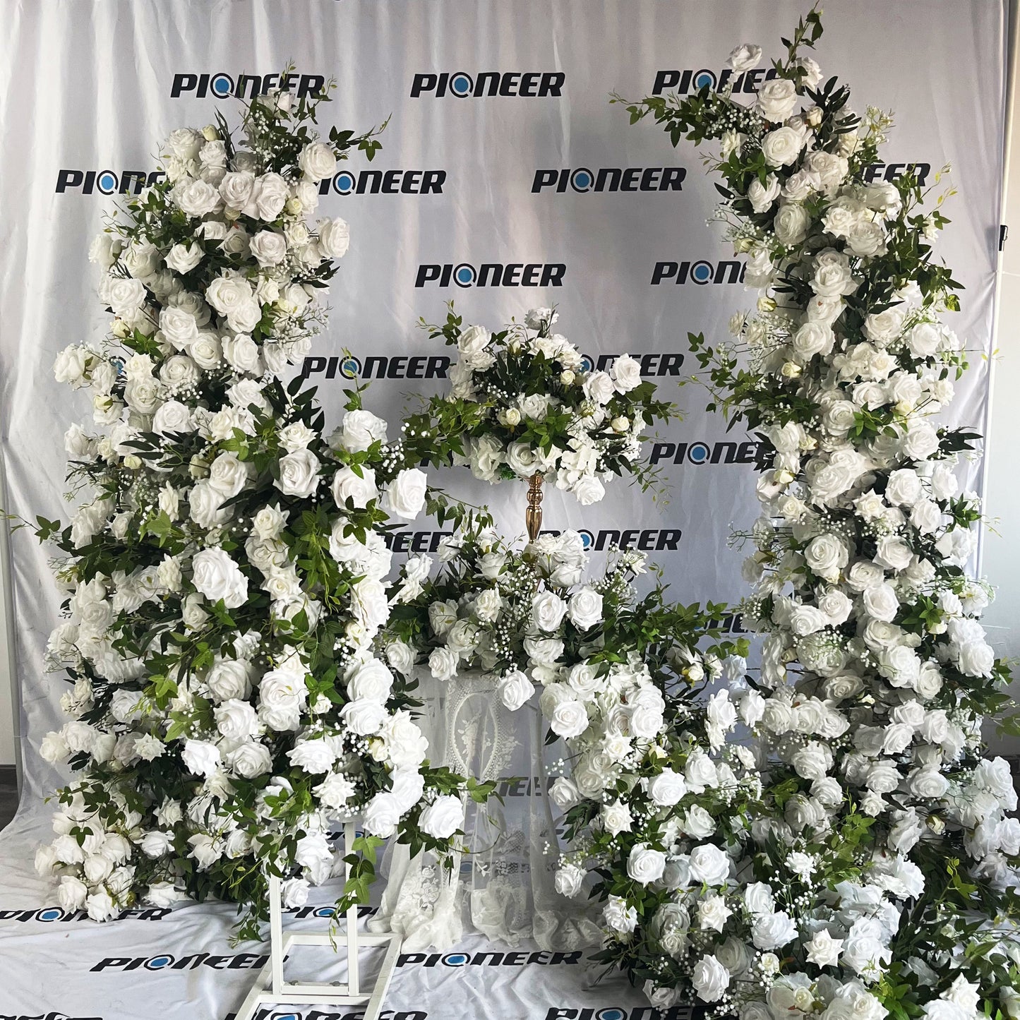 Classic White Rose Floral Runner