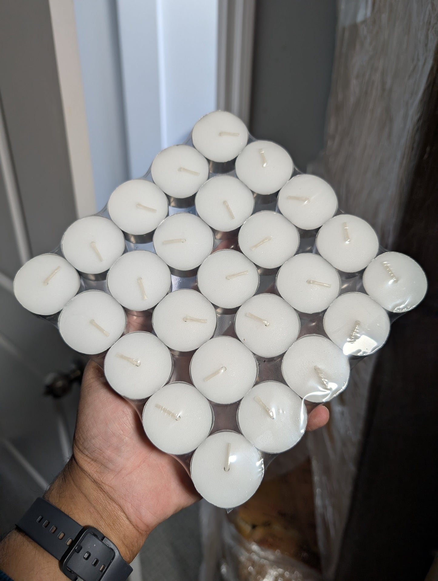 White Tealight Candles with 6-Hour Burn Time - Pack of 25 (3.8cm x 2.4 cm)